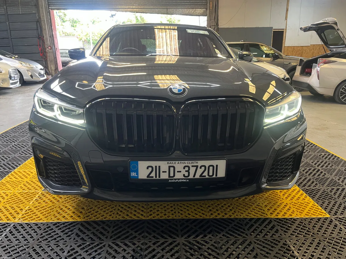 BMW 7-Series 2021 3.0L M sport plug-in hybrid - Image 3