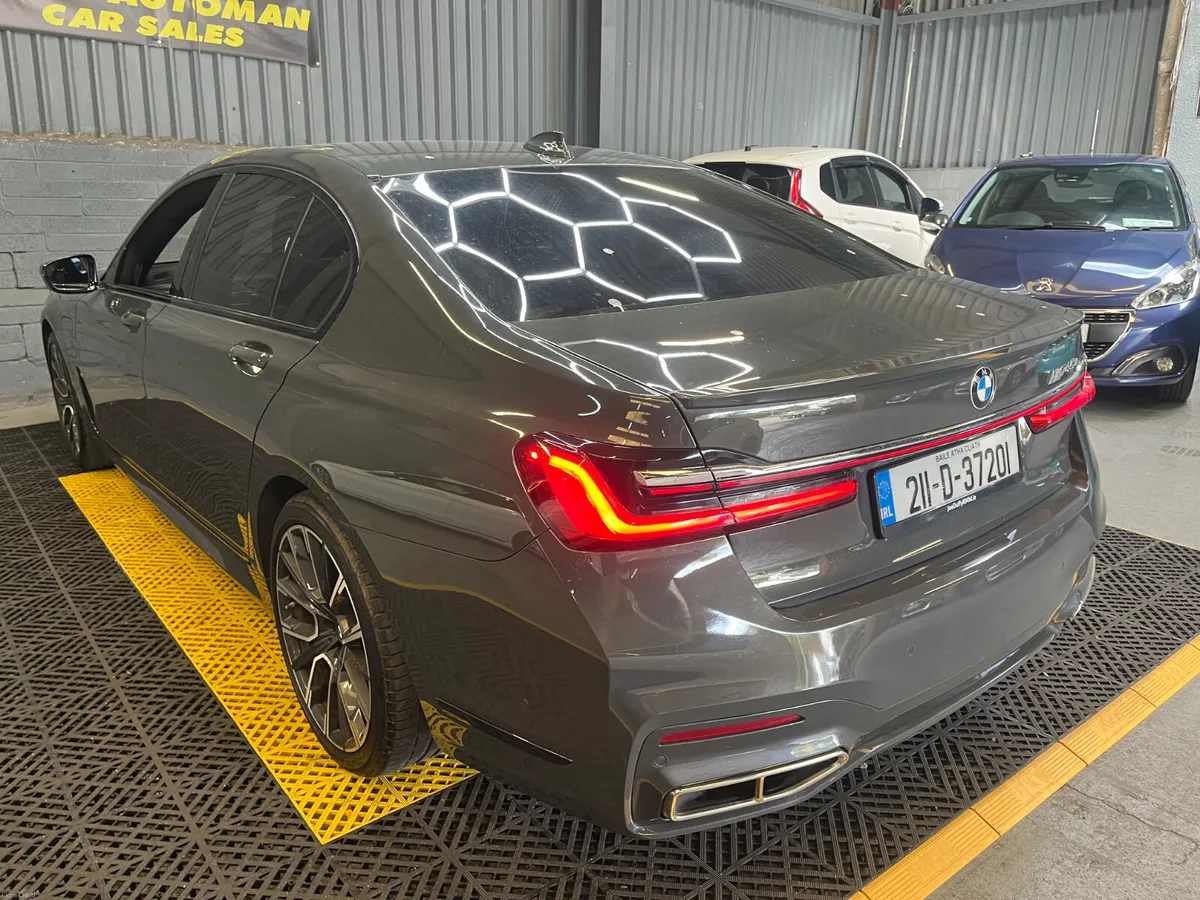 BMW 7-Series 2021 3.0L M sport plug-in hybrid - Image 5