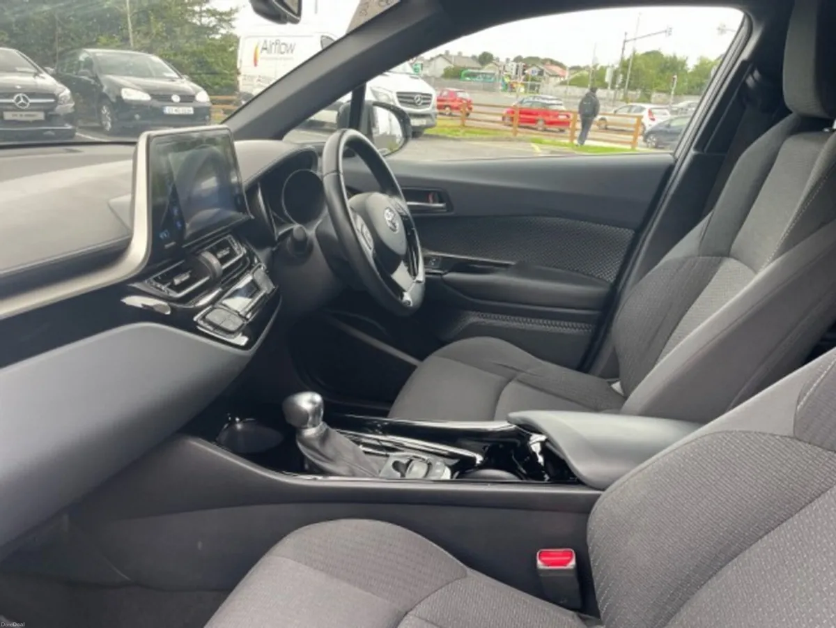 Toyota C-HR LunaSport - BiTone - 1.8 Hybrid – - Image 6