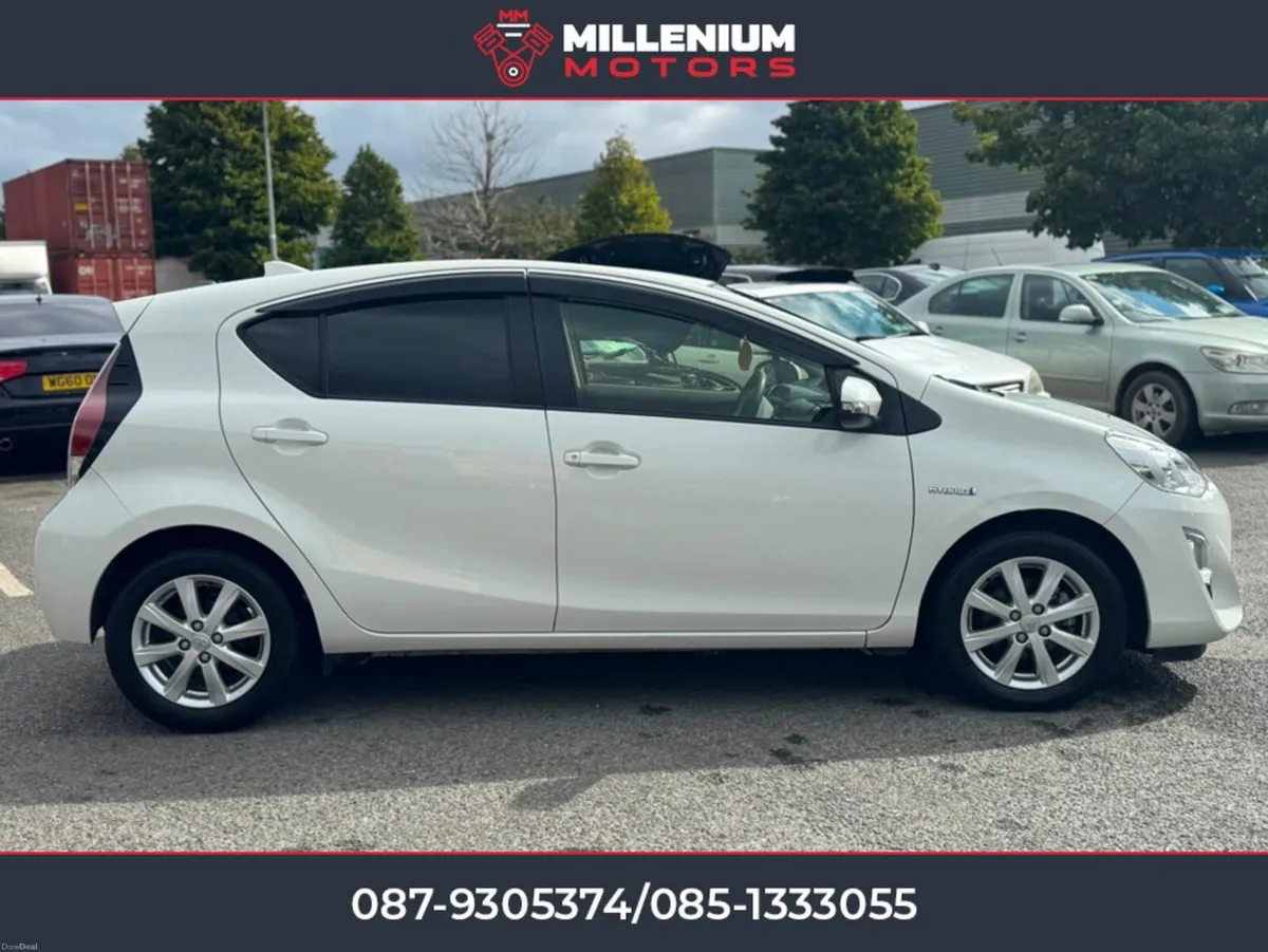 Toyota Aqua LOW KMS//TOP SPEC// - Image 2