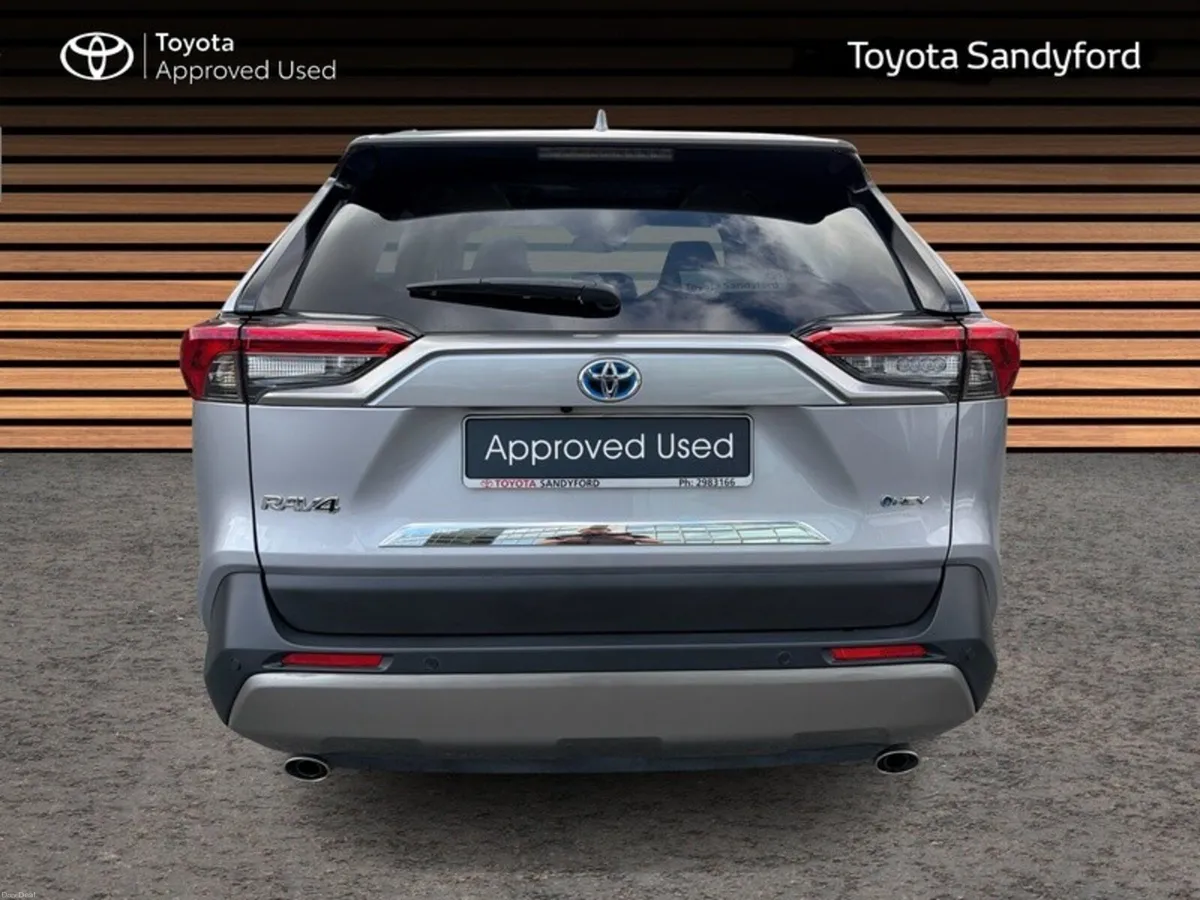 Toyota RAV4 PLATINUM HYBRID // PANORAMIC GLASS OPE - Image 4