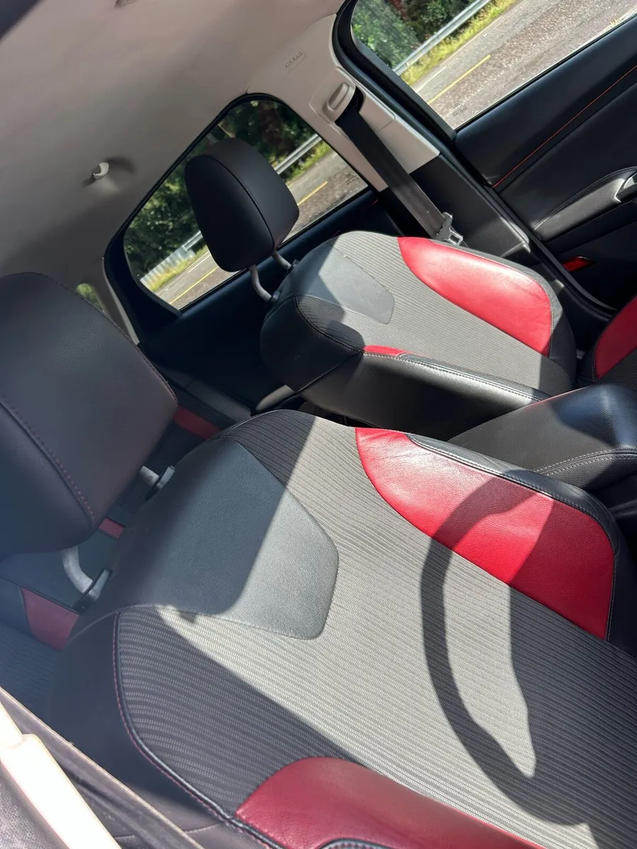 Ford Focus - Image 5