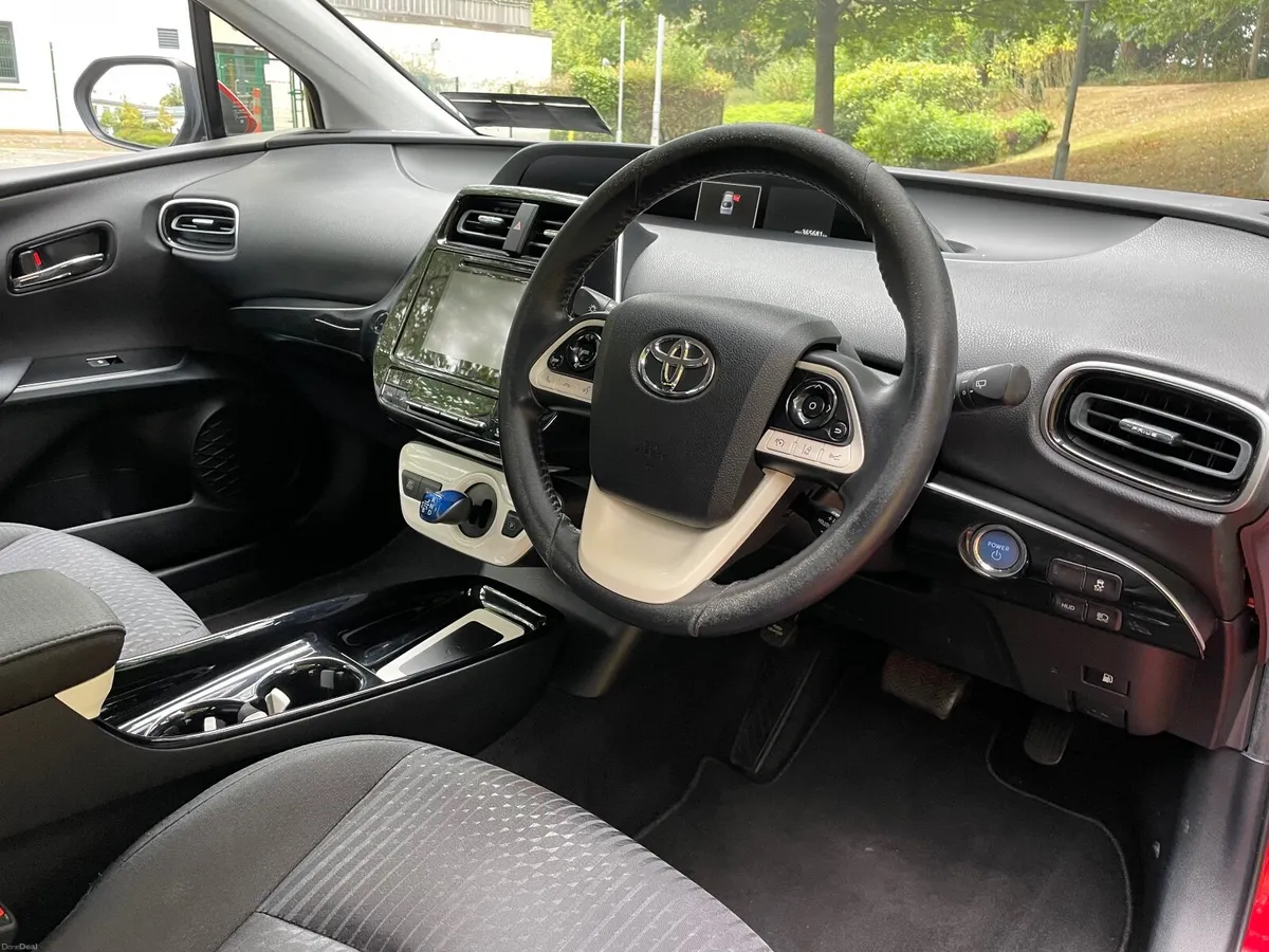 Toyota Prius 2016, 4 dr saloon, hybrid Nct & Tax - Image 5