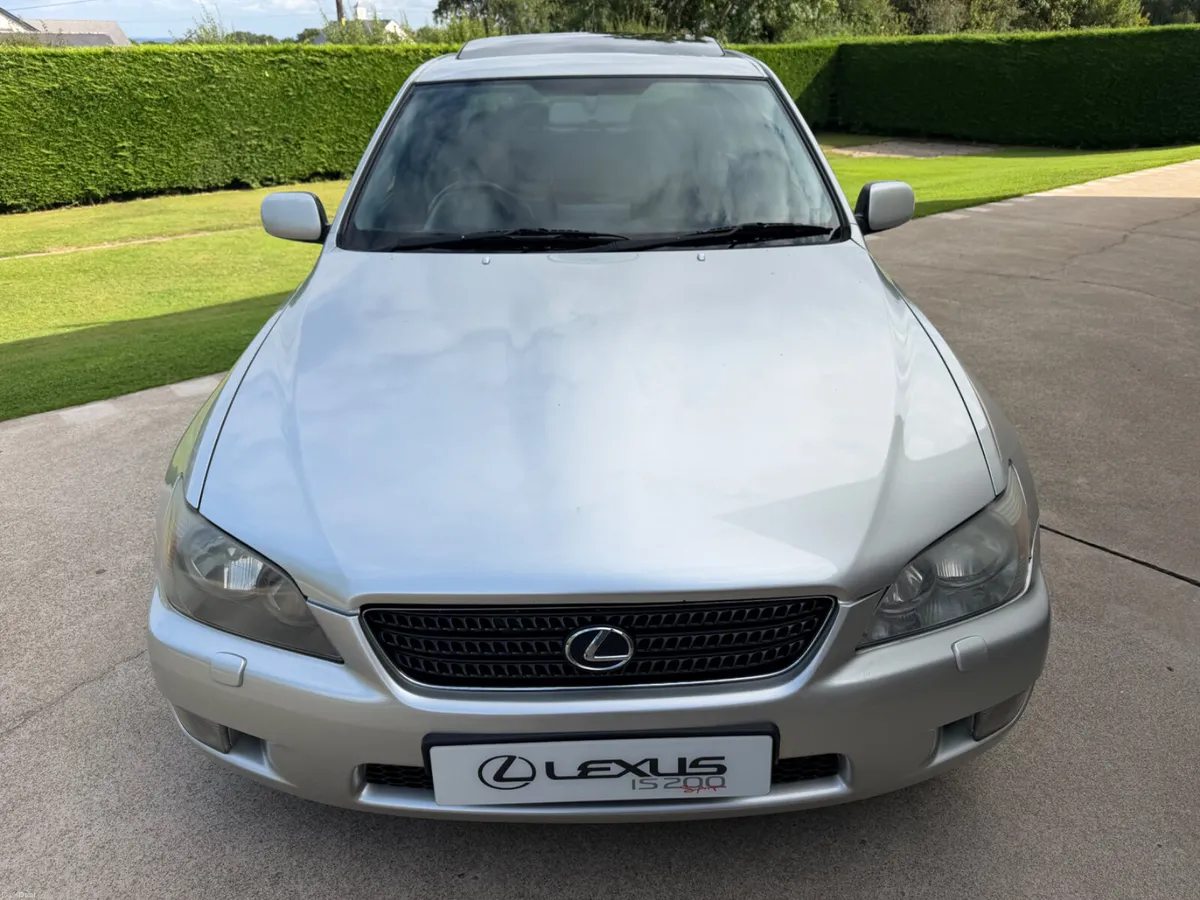 2005 LEXUS IS200 SPORT | LSD | SUNROOF | BLACK LTH - Image 5