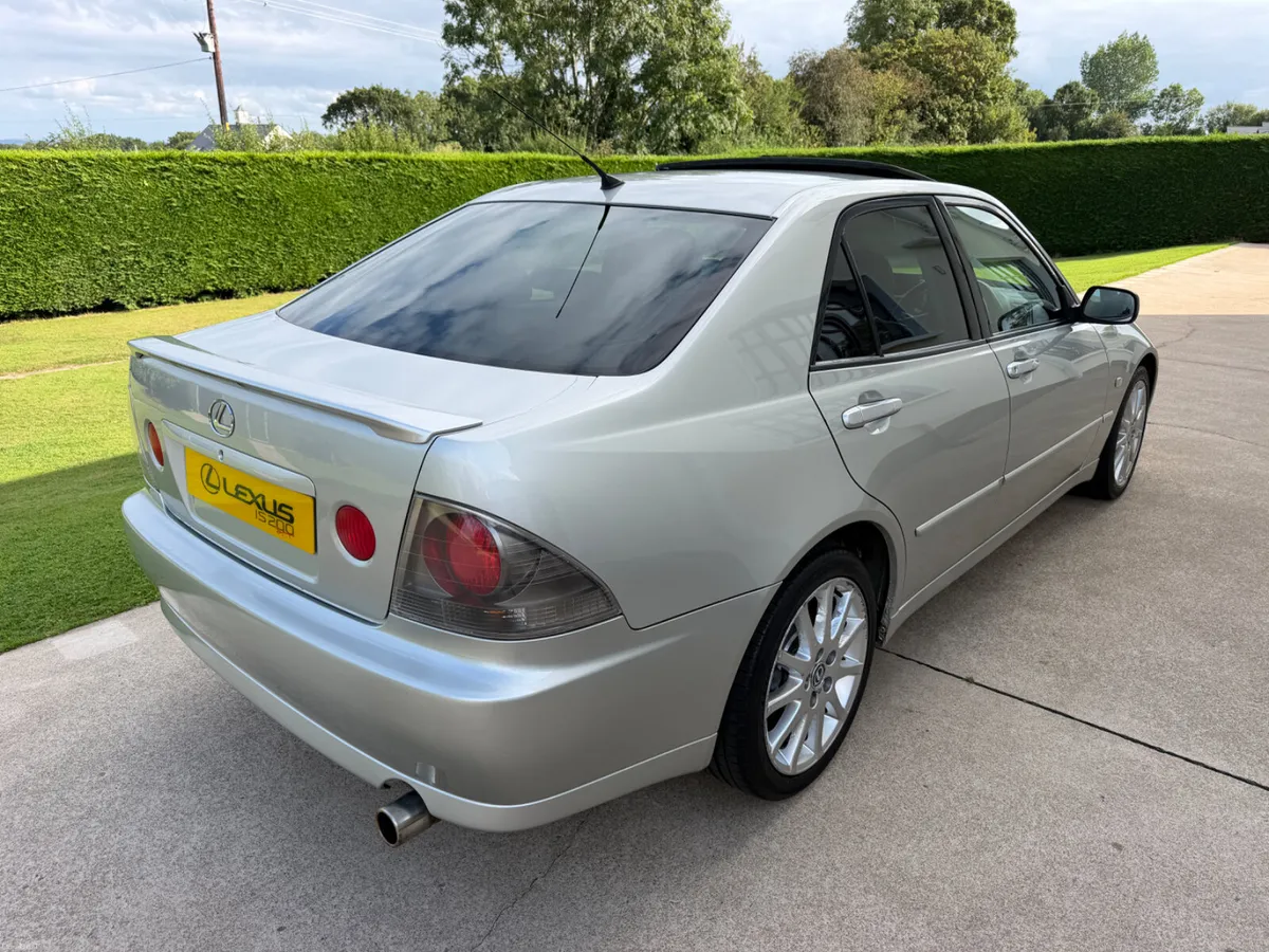 2005 LEXUS IS200 SPORT | LSD | SUNROOF | BLACK LTH - Image 2
