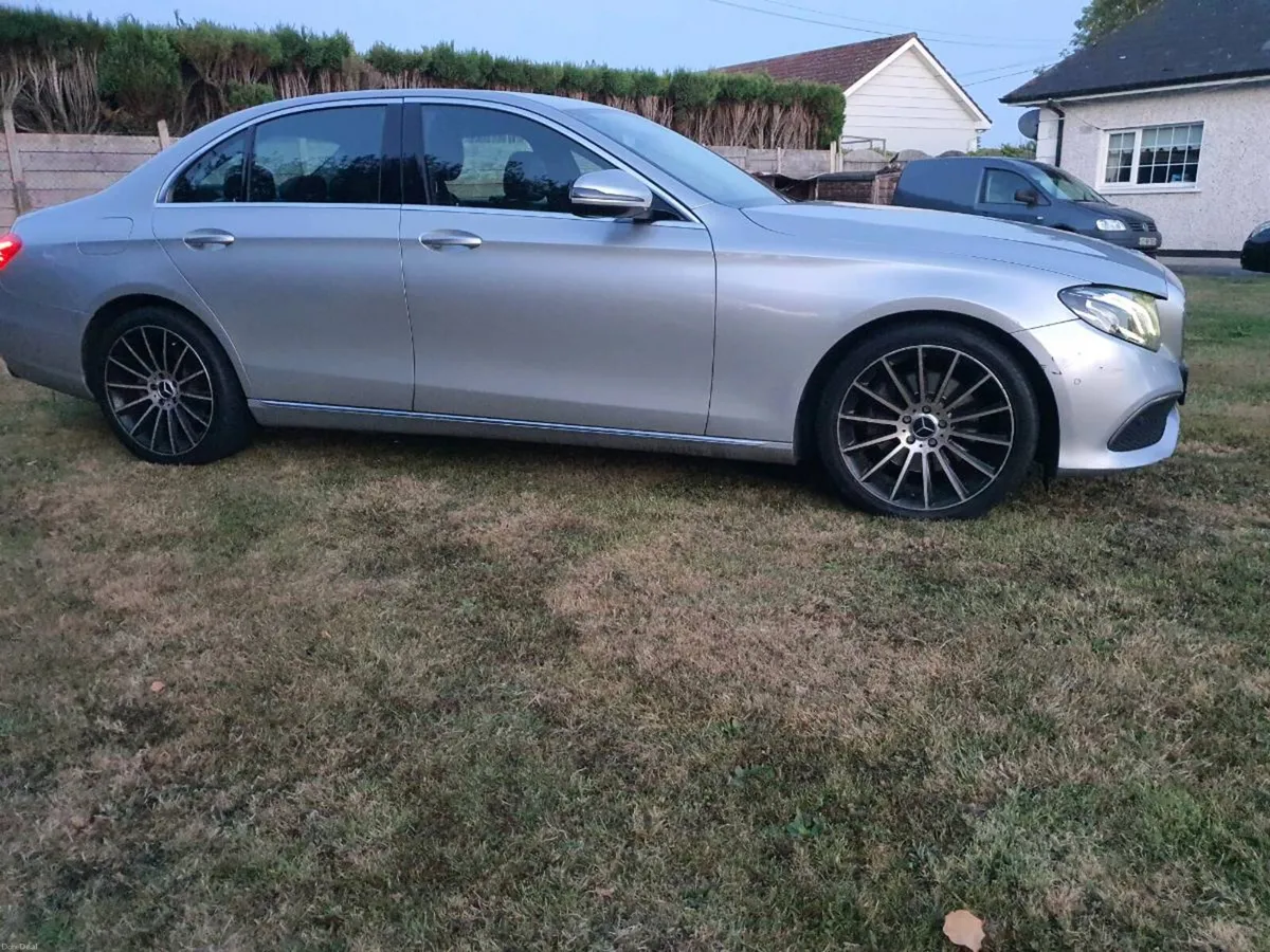 MERCEDES E CLASS 2019 - Image 3