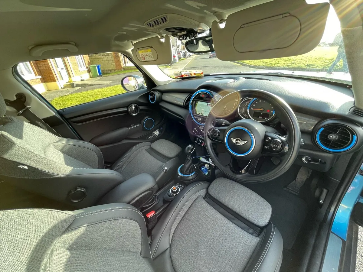 Mini Cooper 1.5 Petrol Automatic 5 door High Spec - Image 4