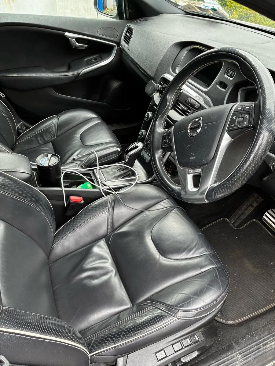 2019 Volvo V40 R Design D3 - Image 5