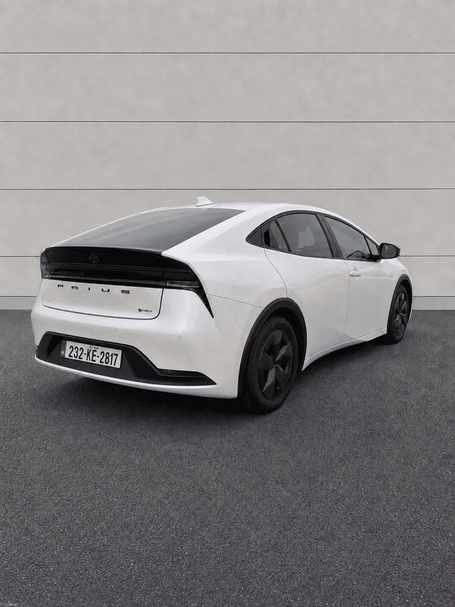 Toyota Prius 2023 - Image 3