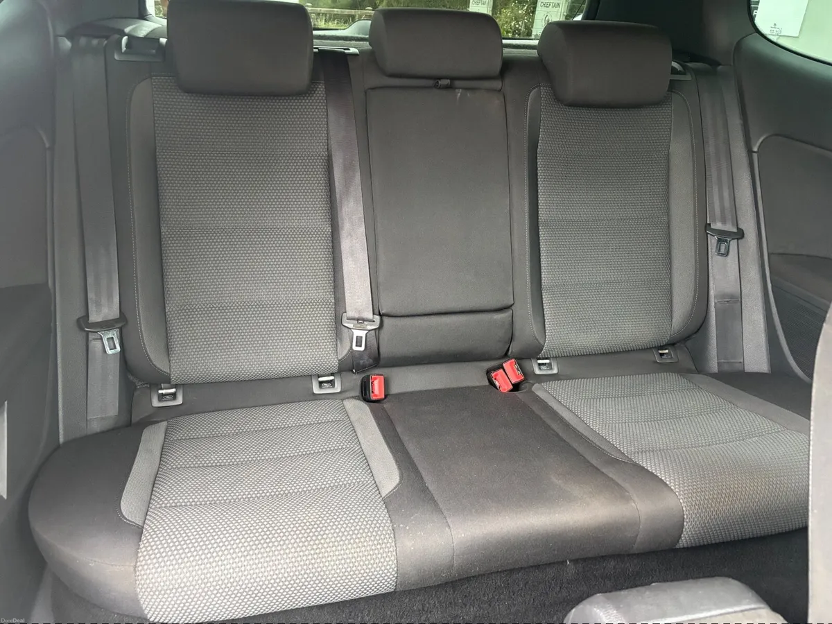 Volkswagen Golf 2011 - Image 5