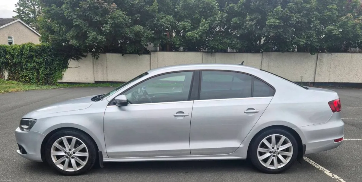 VOLKSWAGEN JETTA AUTO - Image 4