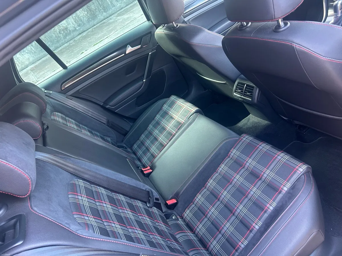 Volkswagen Golf GTI - Performance Pack - Image 5