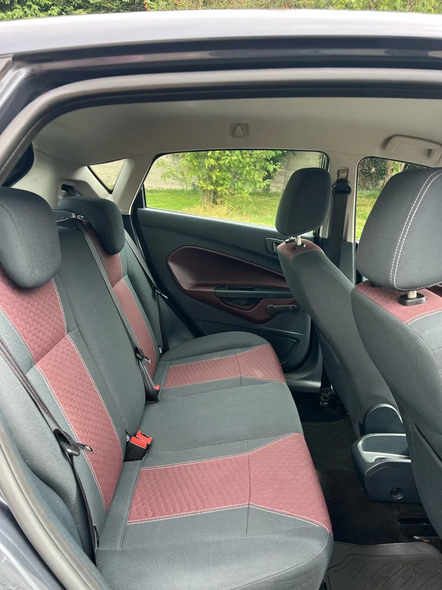 2010 1.25L Ford Fiesta Titanium - Image 6