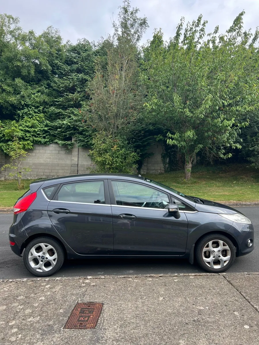 2010 1.25L Ford Fiesta Titanium - Image 2
