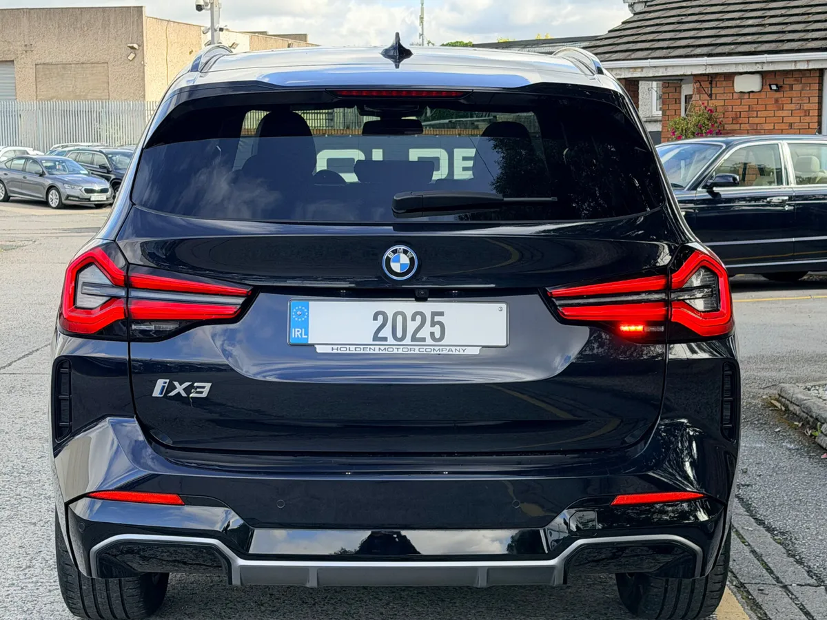 2025 BMW iX3..DOUBLE PAN ROOF SUNROOF - Image 5