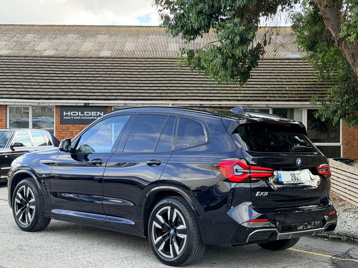 2025 BMW iX3..DOUBLE PAN ROOF SUNROOF - Image 4