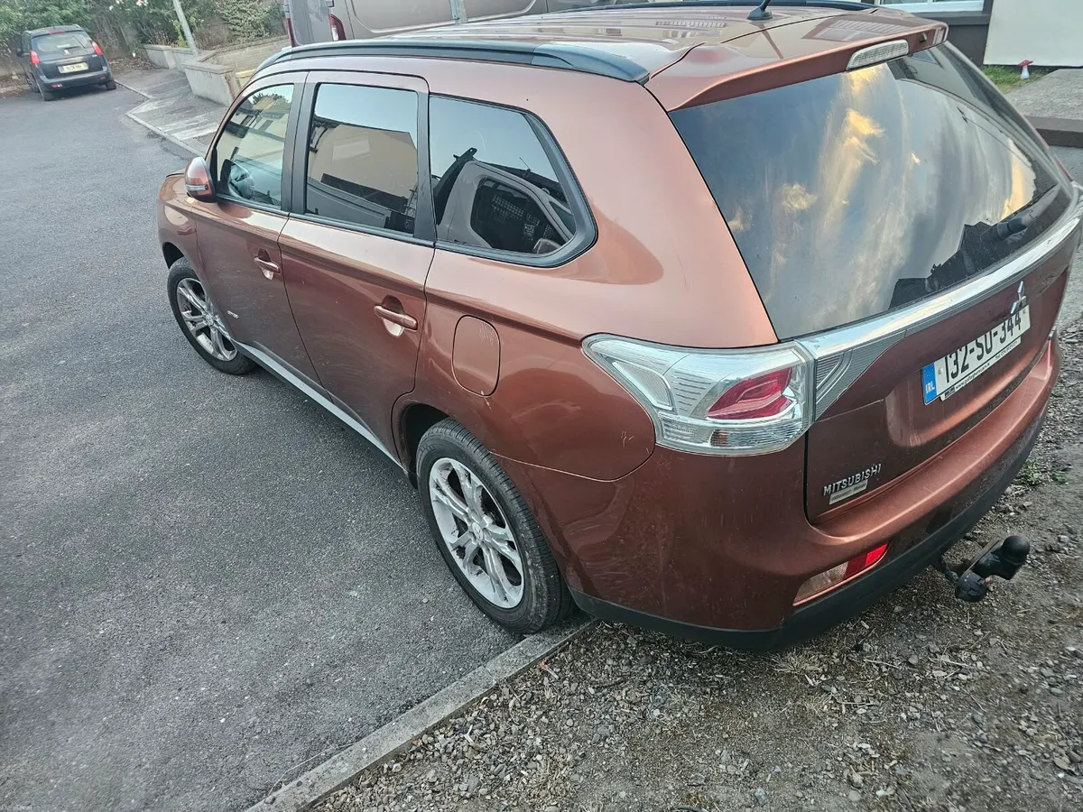 2013 Mitsubishi Outlander - Image 3