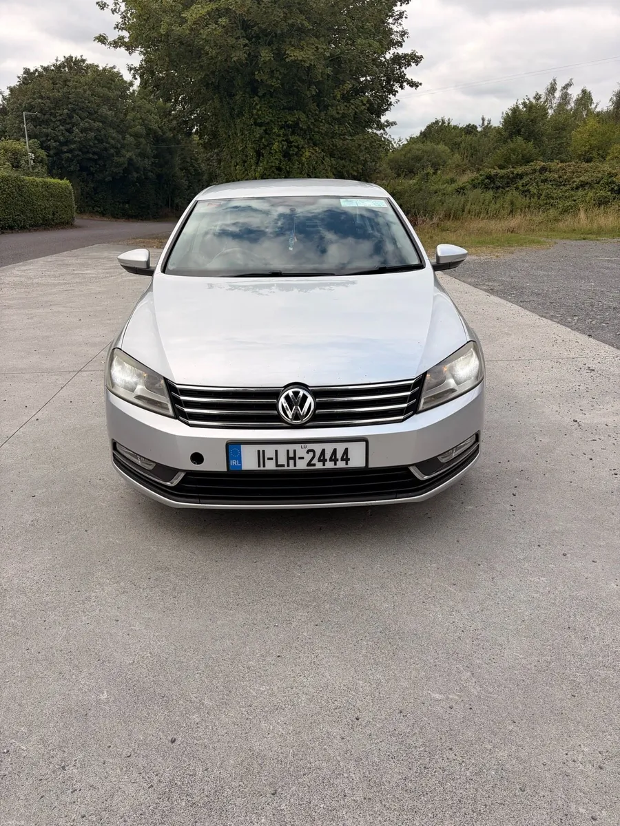 Volkswagen Passat - Image 1