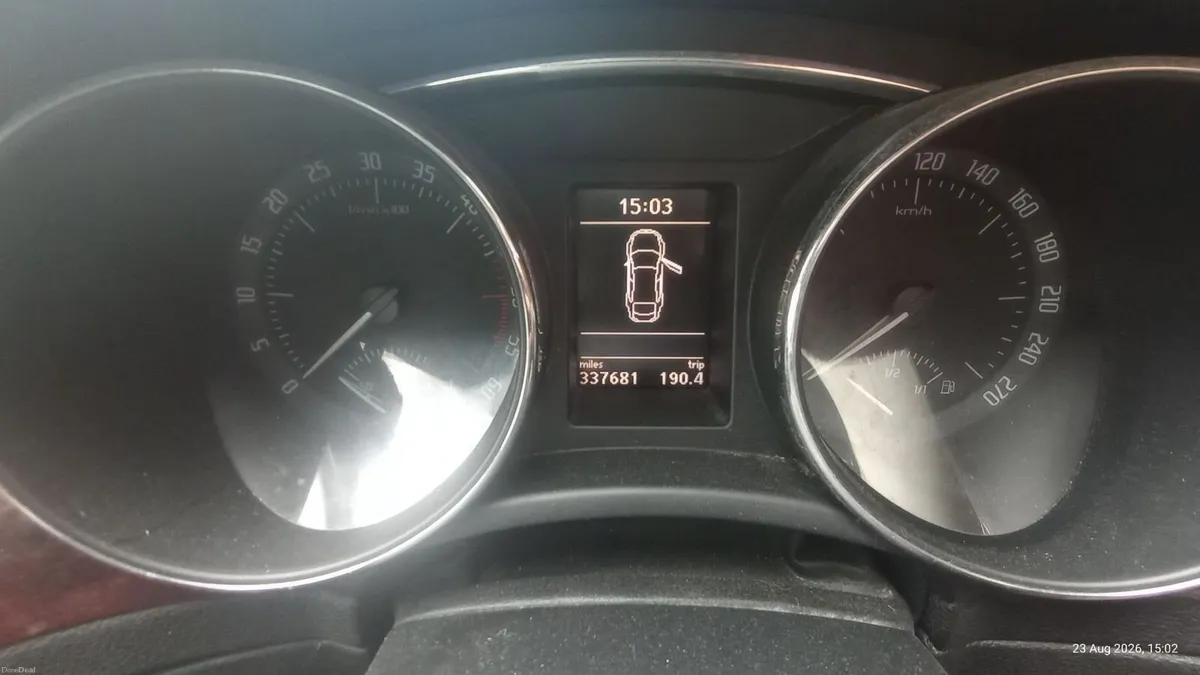 Skoda Superb 2010 - Image 2
