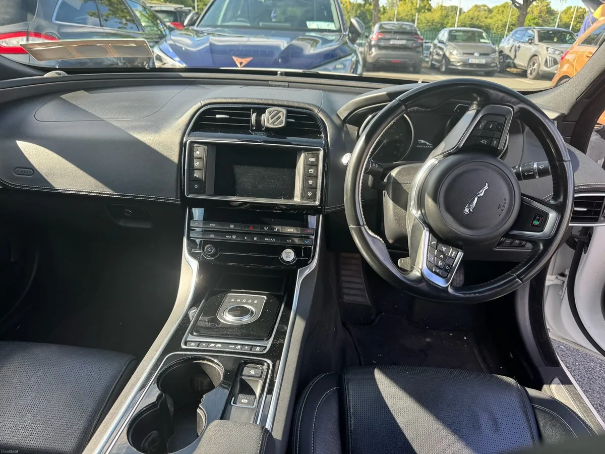 Jaguar XE R Sport - Image 5
