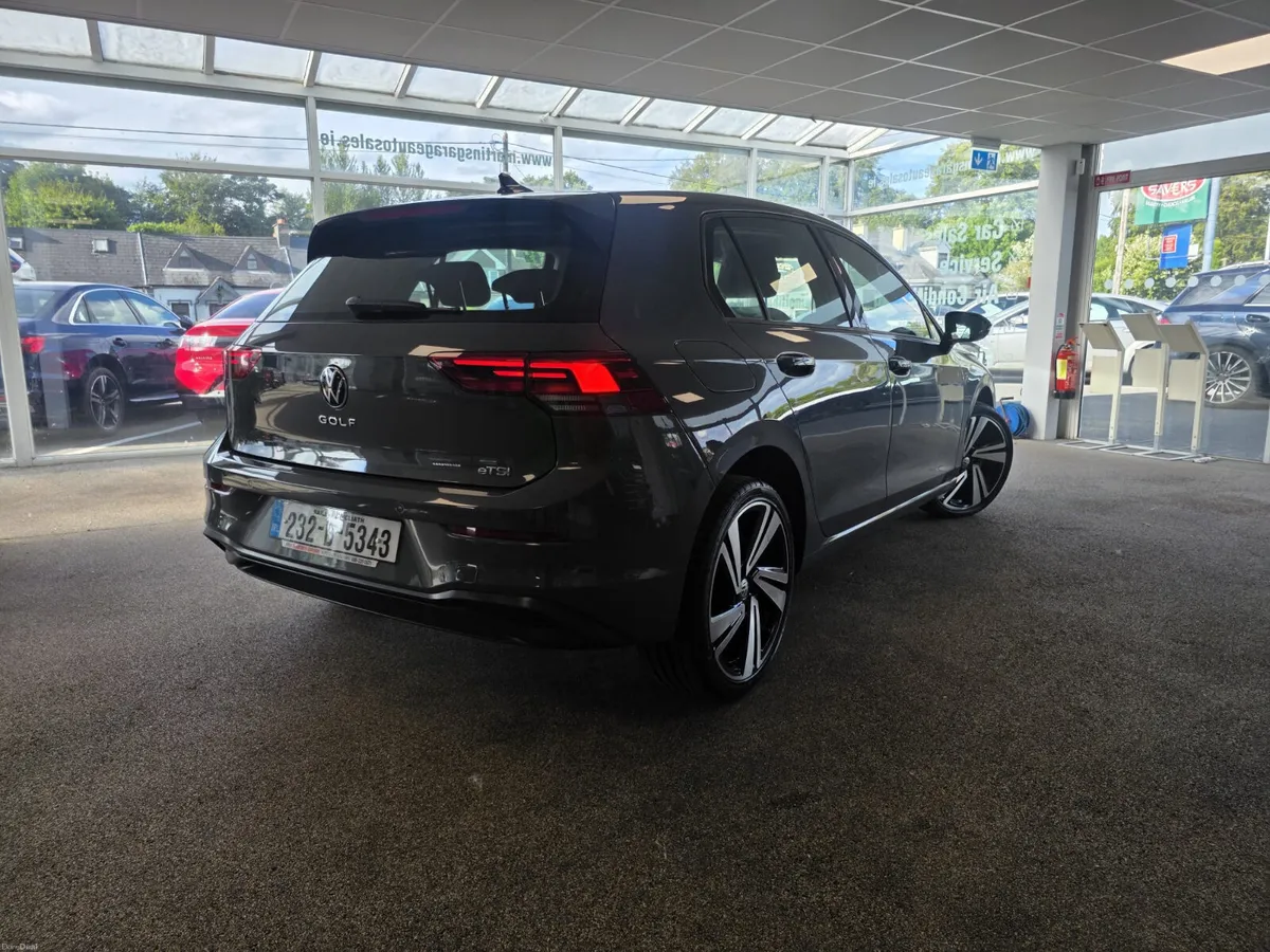Volkswagen Golf  1.0 TSI 110HP Life  2023 - Image 5