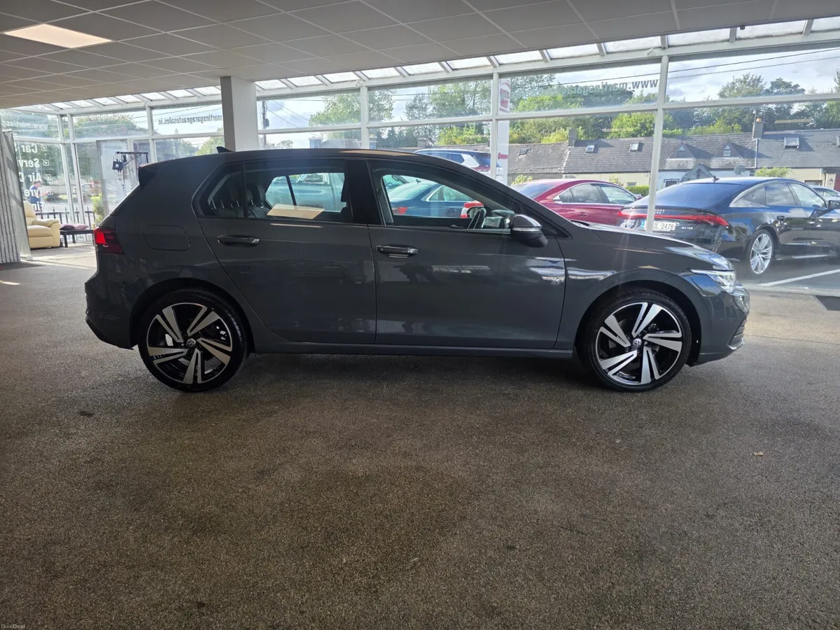 Volkswagen Golf  1.0 TSI 110HP Life  2023 - Image 4