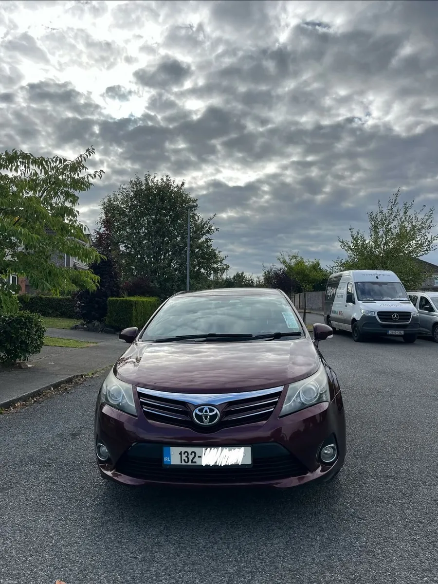 Toyota Avensis 2013 - Image 2
