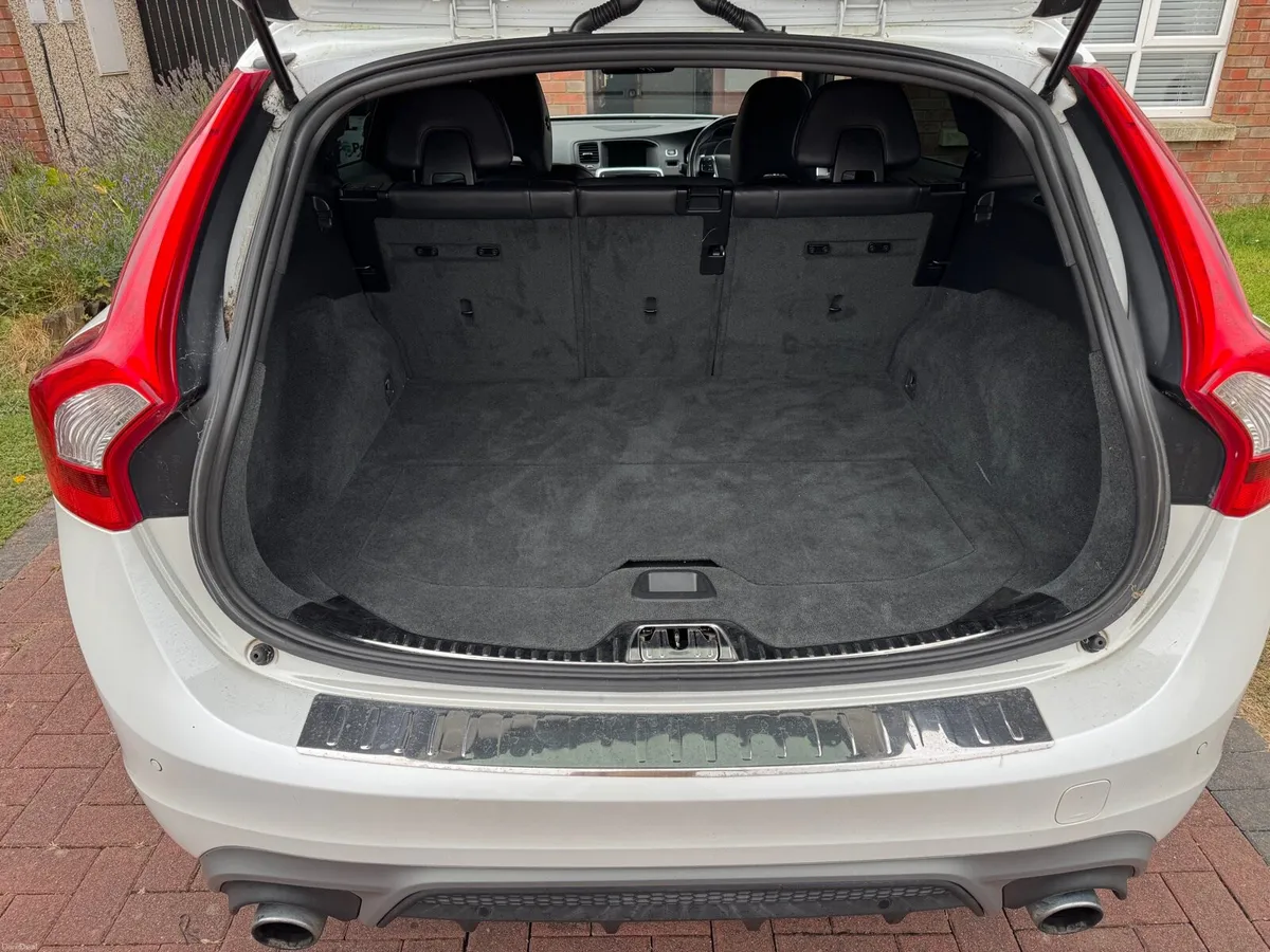 Volvo V60 R-DESIGN 1.6 petrol AUTOMATIC - Image 6