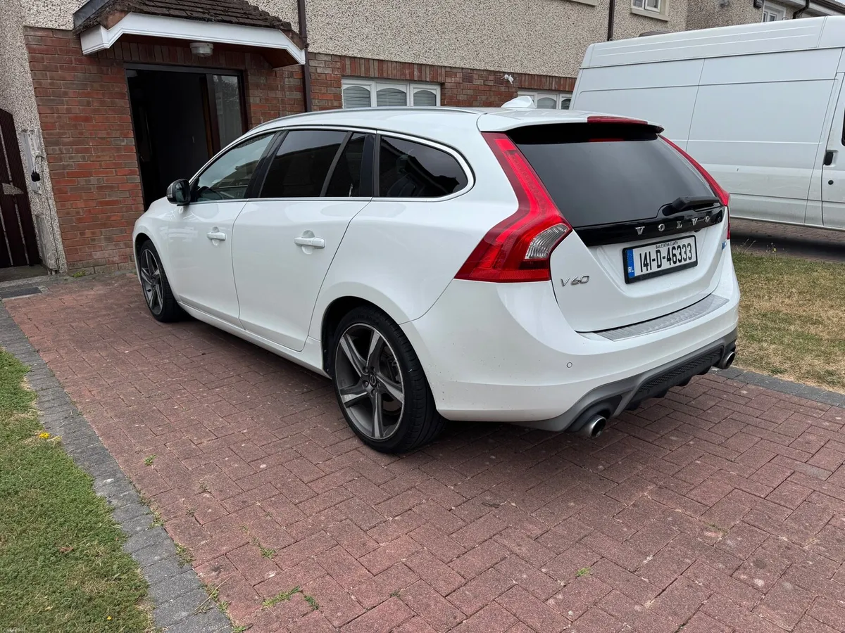 Volvo V60 R-DESIGN 1.6 petrol AUTOMATIC - Image 4