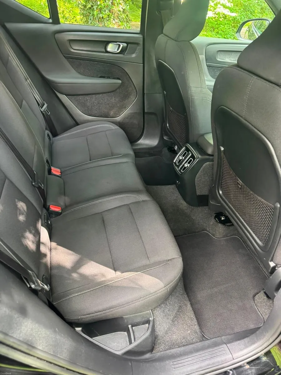 VOLVO XC40 E RECHARGE PLUS 228BHP 5DR AUTO - Image 6