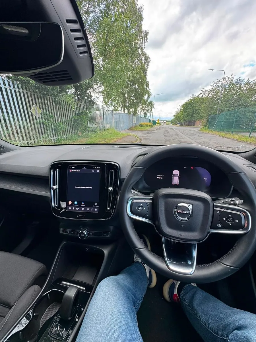 VOLVO XC40 E RECHARGE PLUS 228BHP 5DR AUTO - Image 2