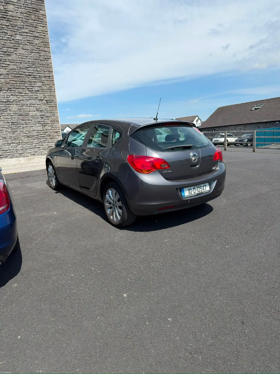 Opel Astra 2010 - Image 3