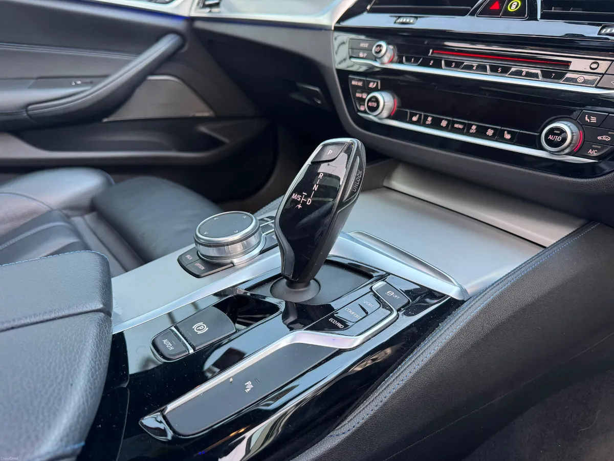 BMW 5-Series 530D 3.0 M SPORT ESTATE // SUNROOF - Image 6