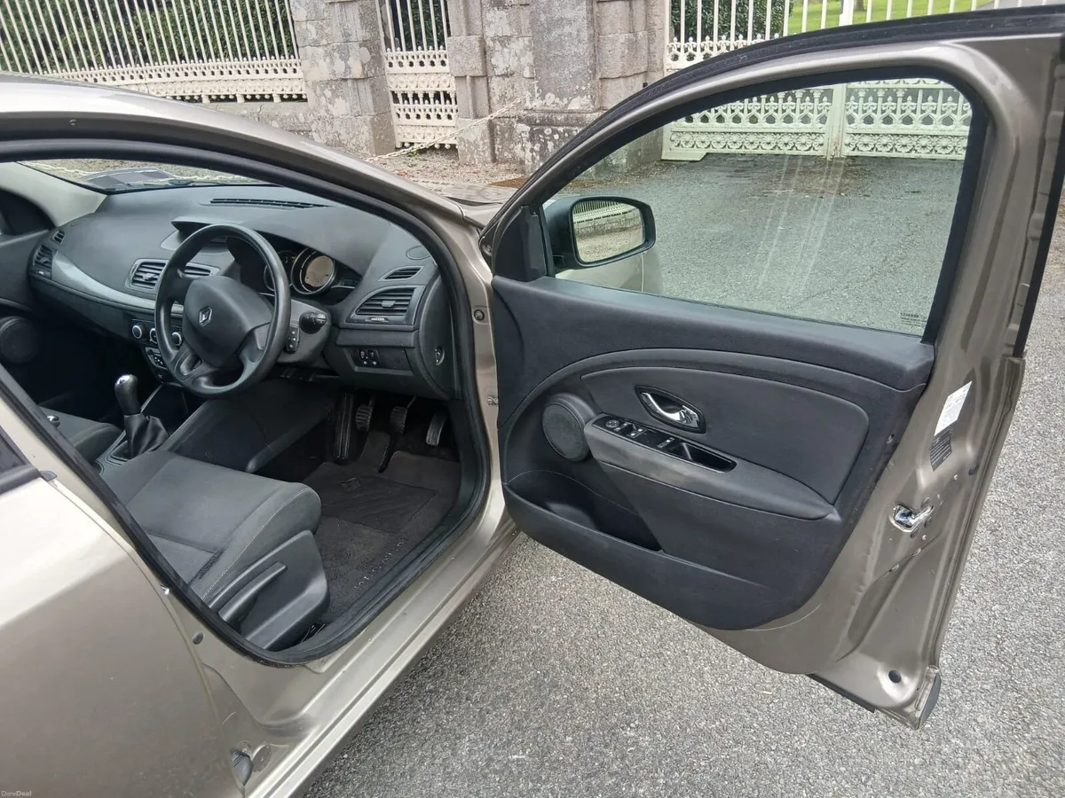Renault Megane 104kms - Image 6