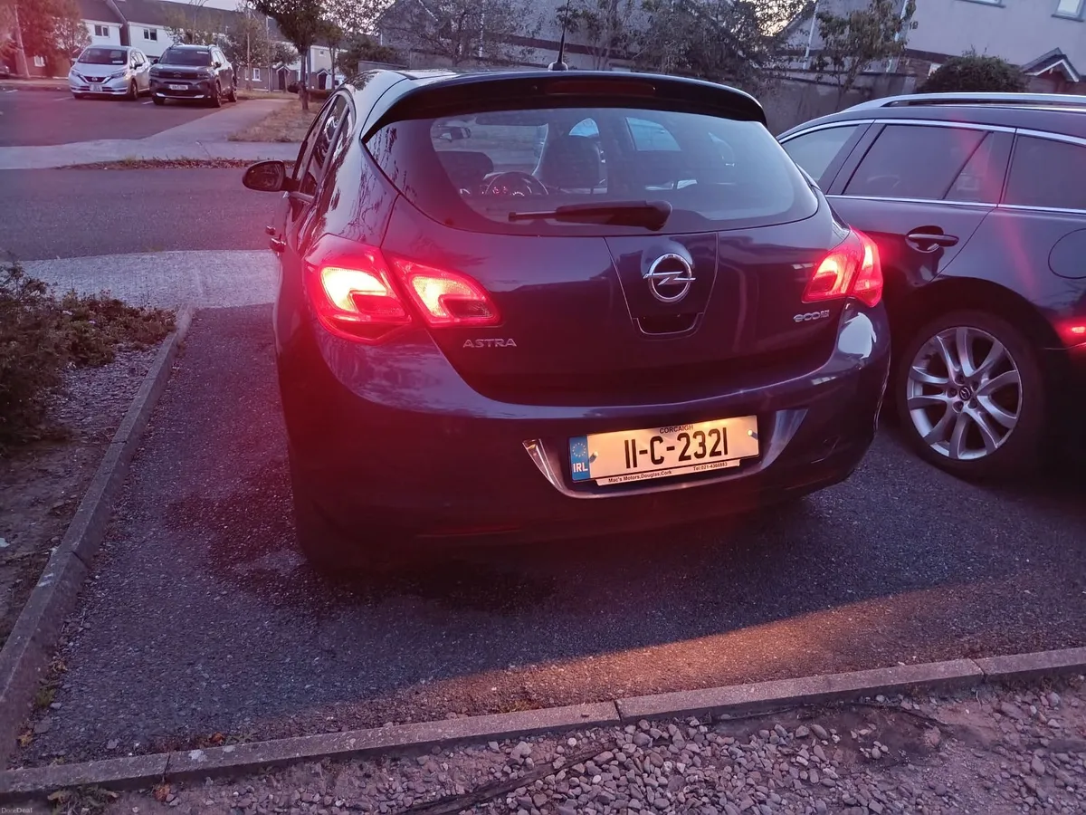 Opel Astra 2011 - Image 4
