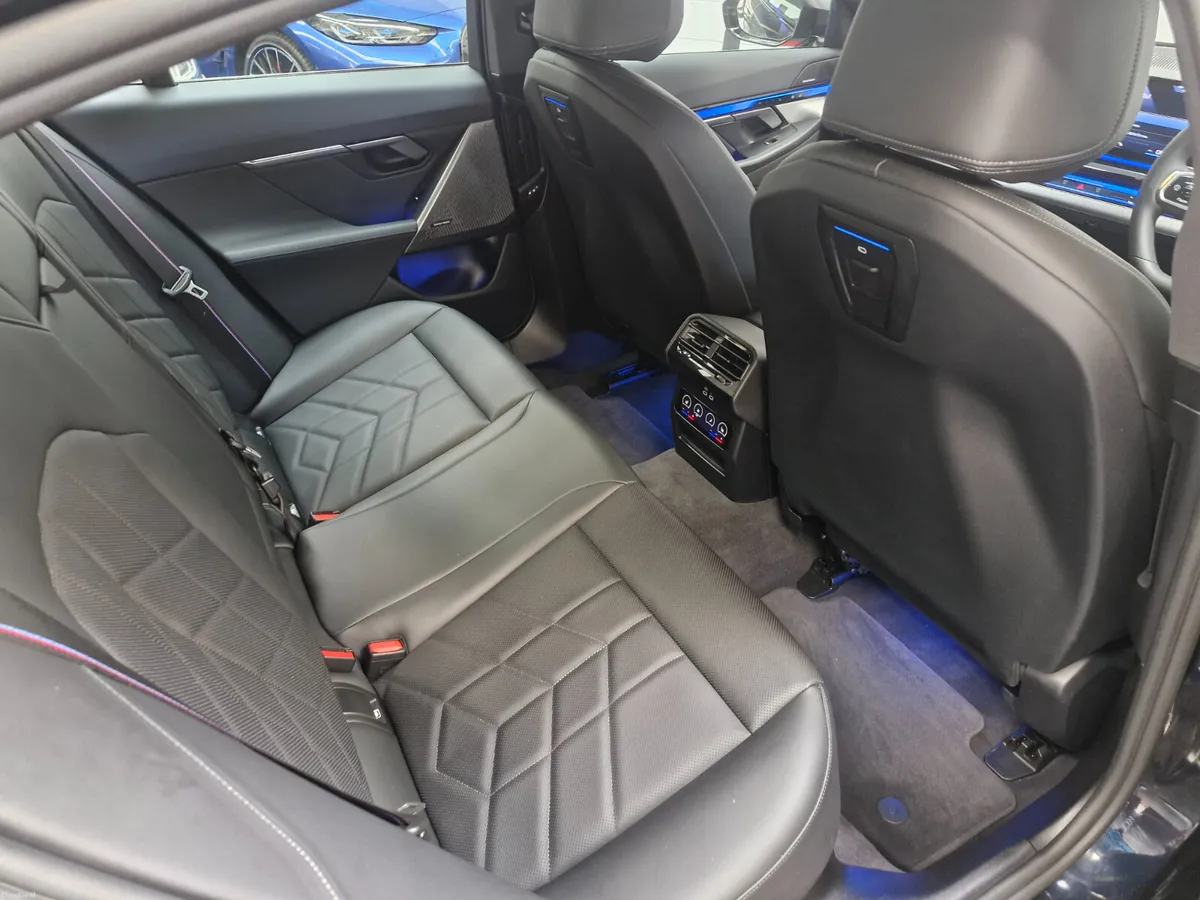 I5 M SPORT PRO ( HUGE SPEC )( FULL OF FACTORY EXTR - Image 6