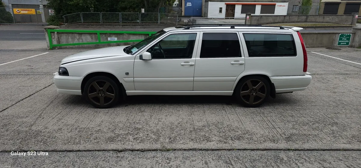 V70 R,  2.3T,  AWD - Image 1