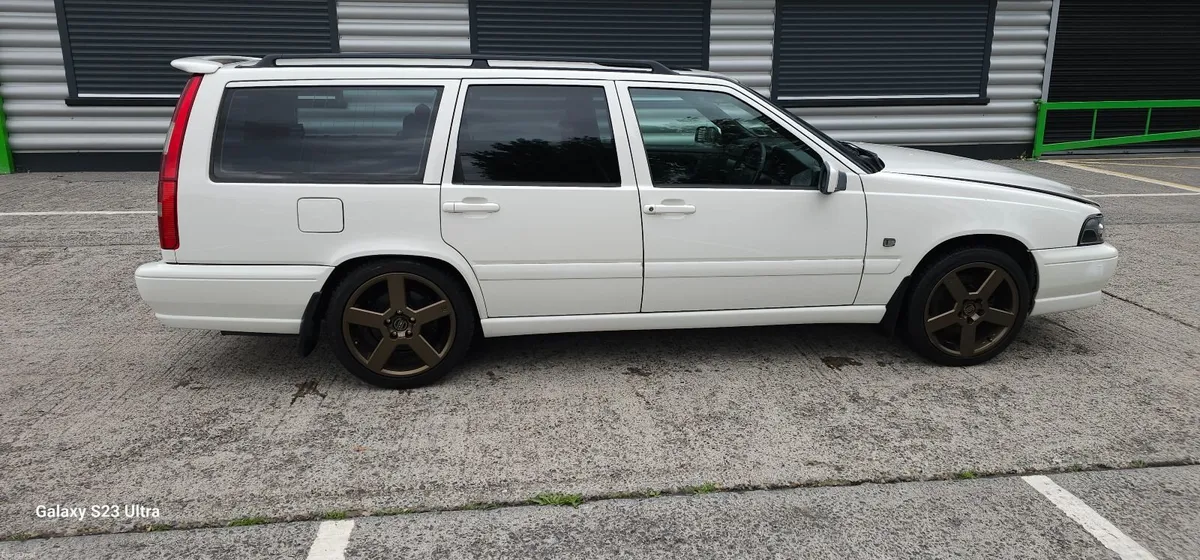 V70 R,  2.3T,  AWD - Image 2