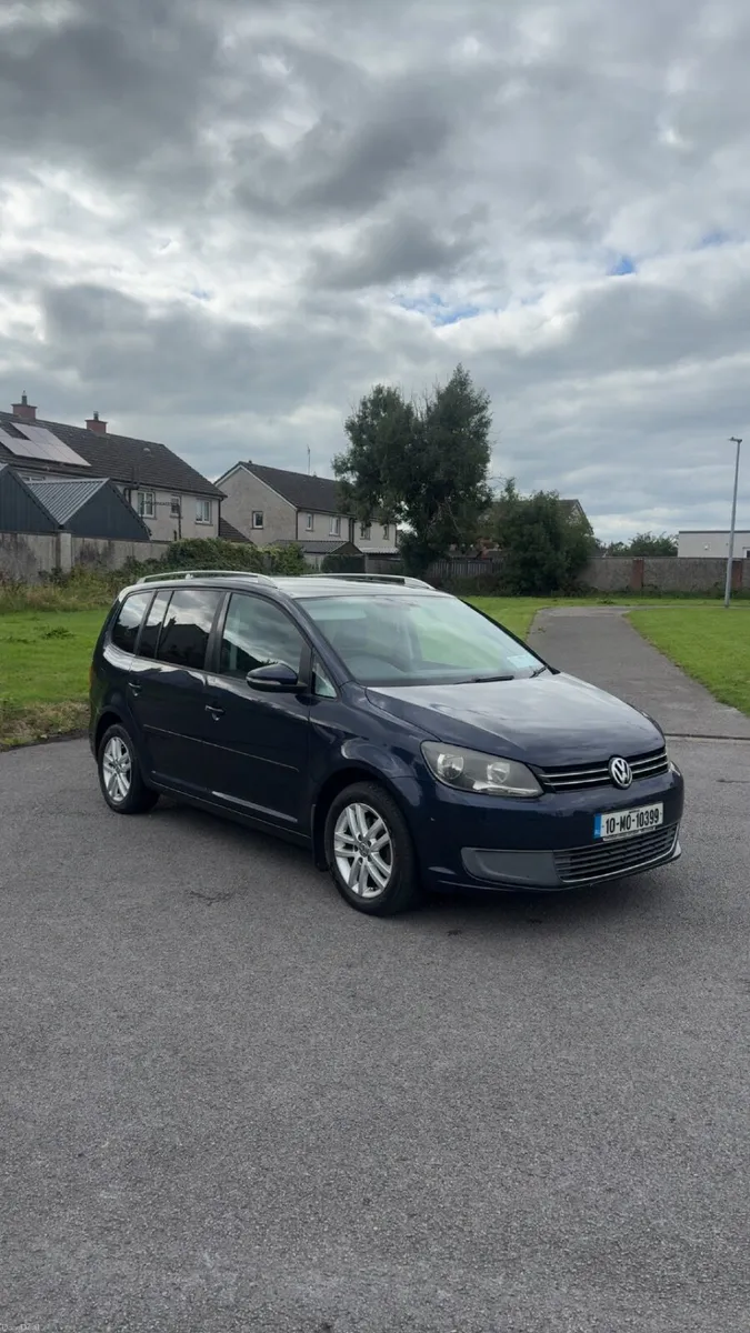 Volkswagen Touran 2010 - Image 1