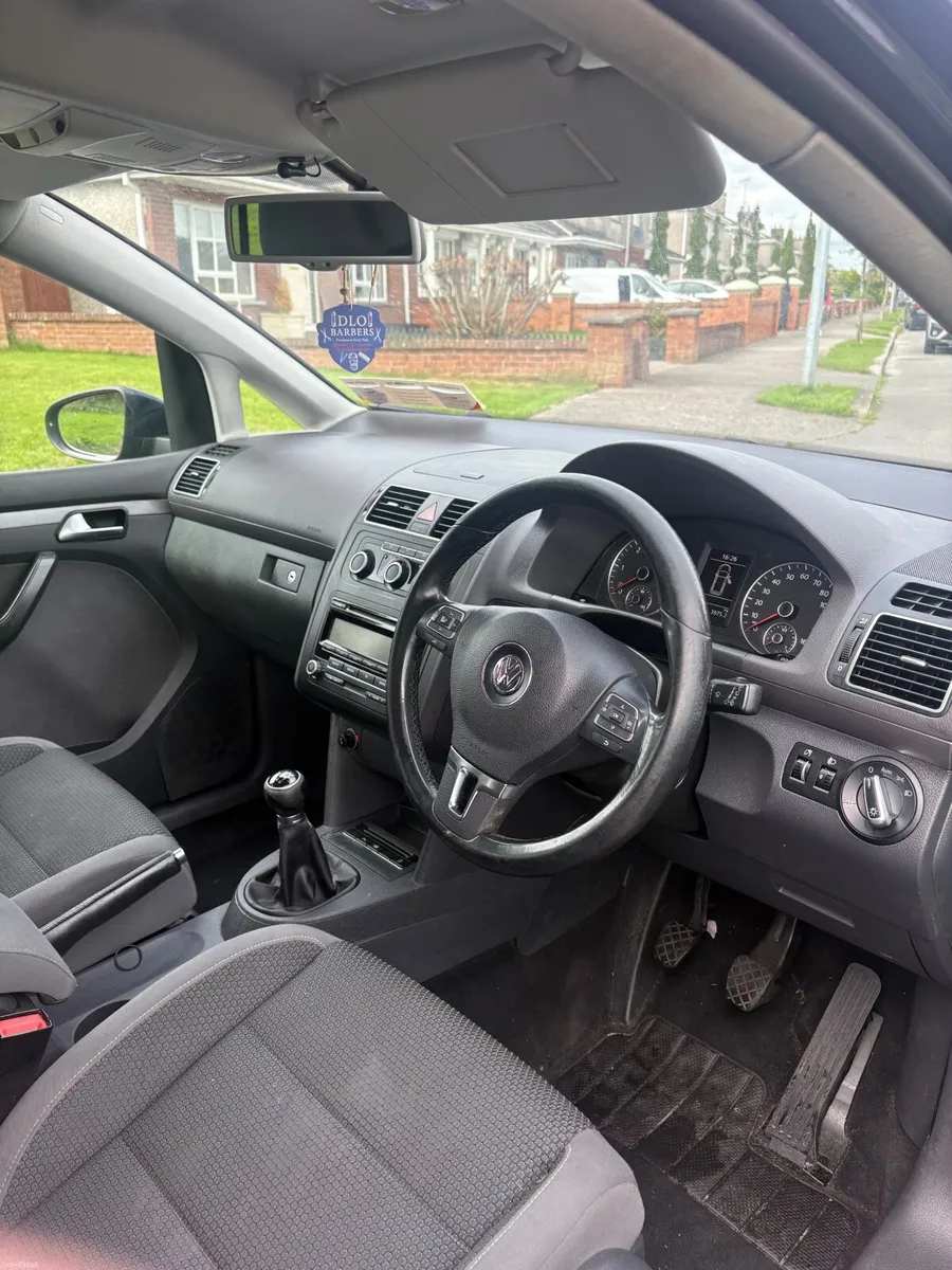 Volkswagen Touran 2010 - Image 3