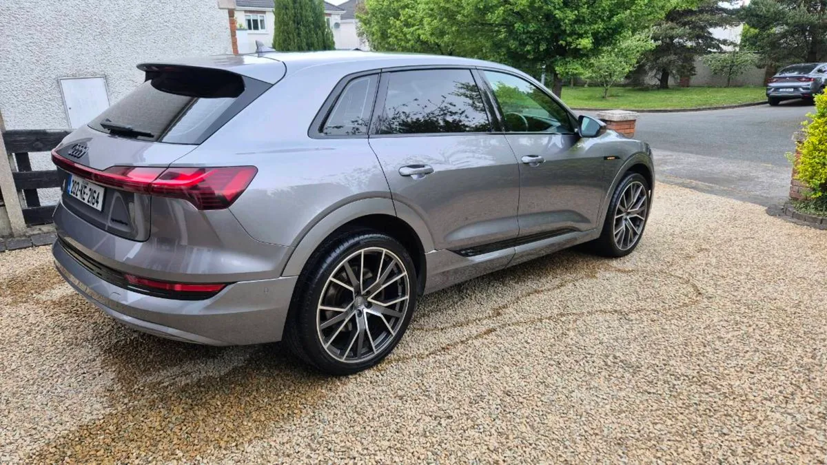 Audi E-Tron - Image 4