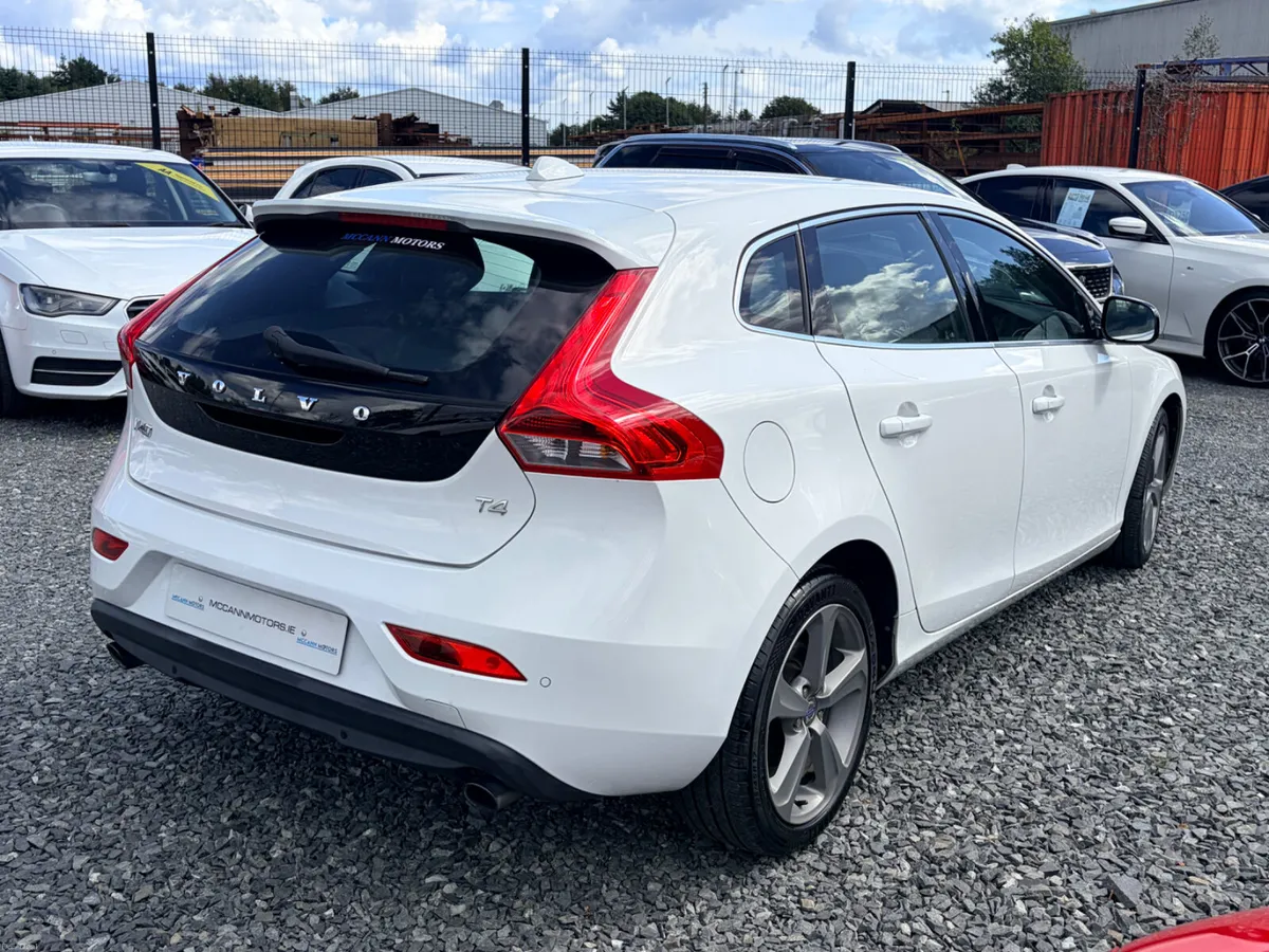 2015 VOLVO V40 1.6T4 5DR AUTO ONLY 68,907KM - Image 3