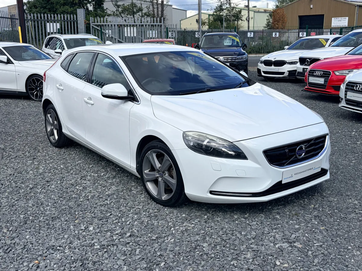 2015 VOLVO V40 1.6T4 5DR AUTO ONLY 68,907KM - Image 1