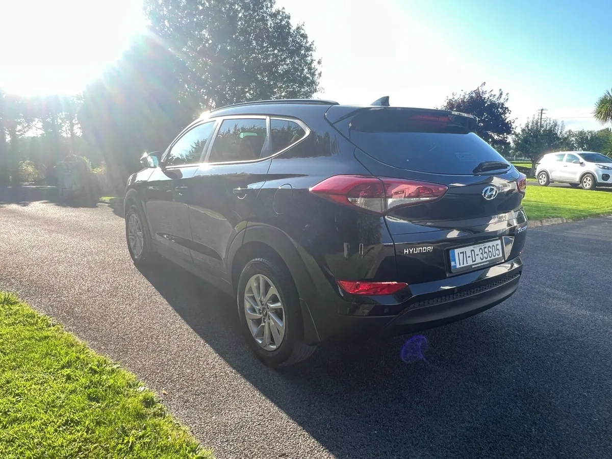 171 Hyundai Tucson - Top Spec - Pan roof - Image 2