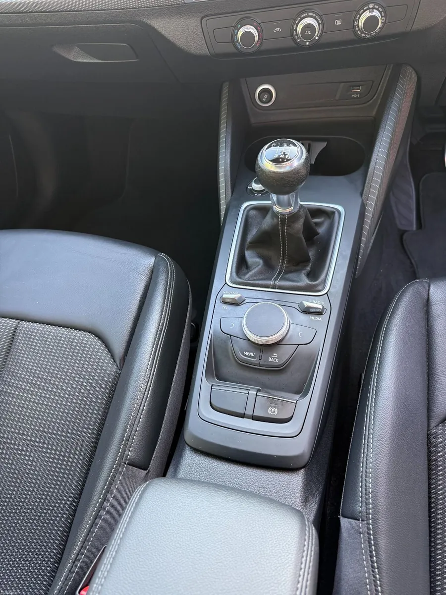 Audi Q2 S-Line 2017 - Image 2