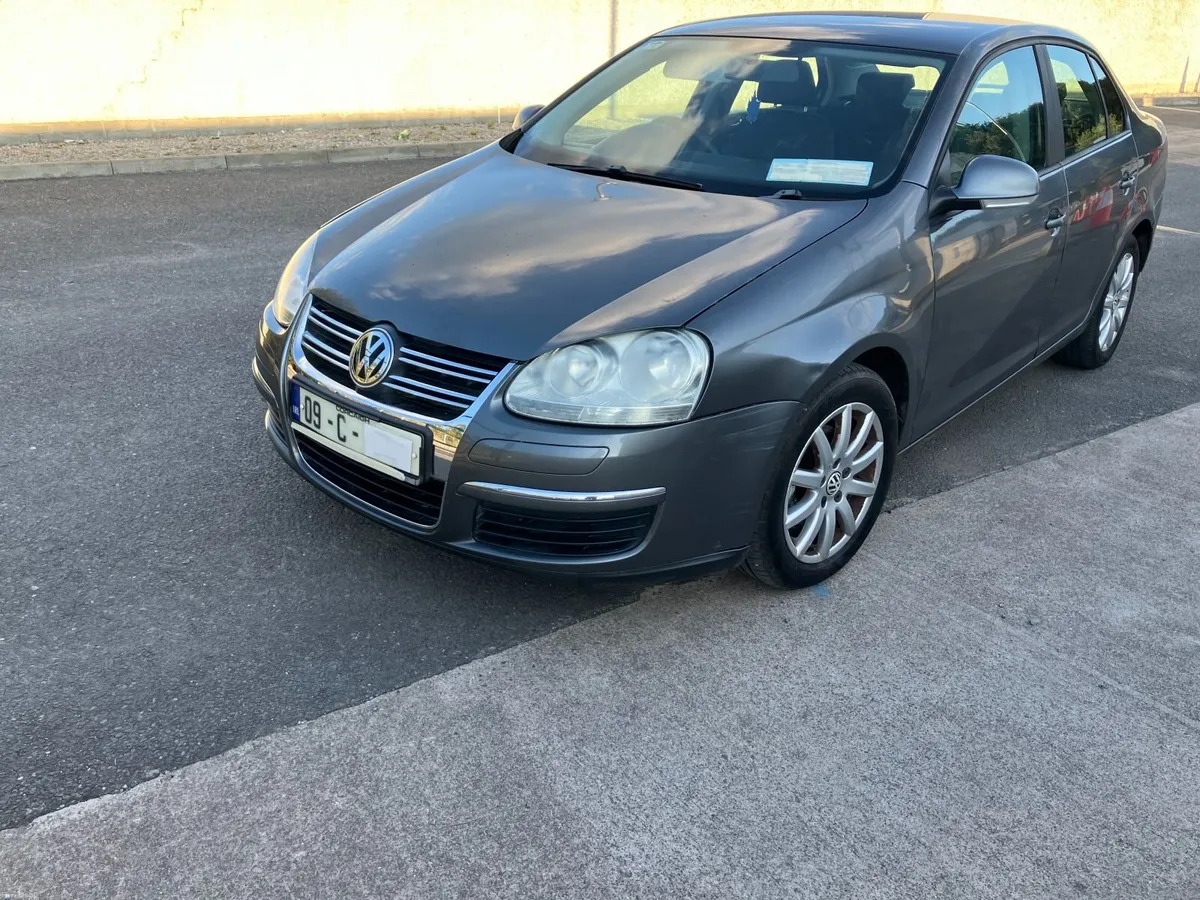 Volkswagen Jetta 2009 - Image 2