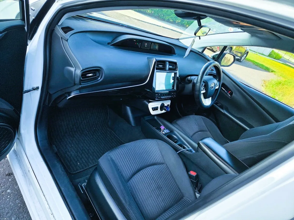 2016 TOYOTA PRIUS 1.8 HYBRID, NCT 03/27, AUTOMATIC - Image 6