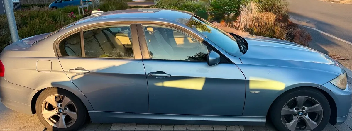 BMW 3-Series 2011 - Image 4