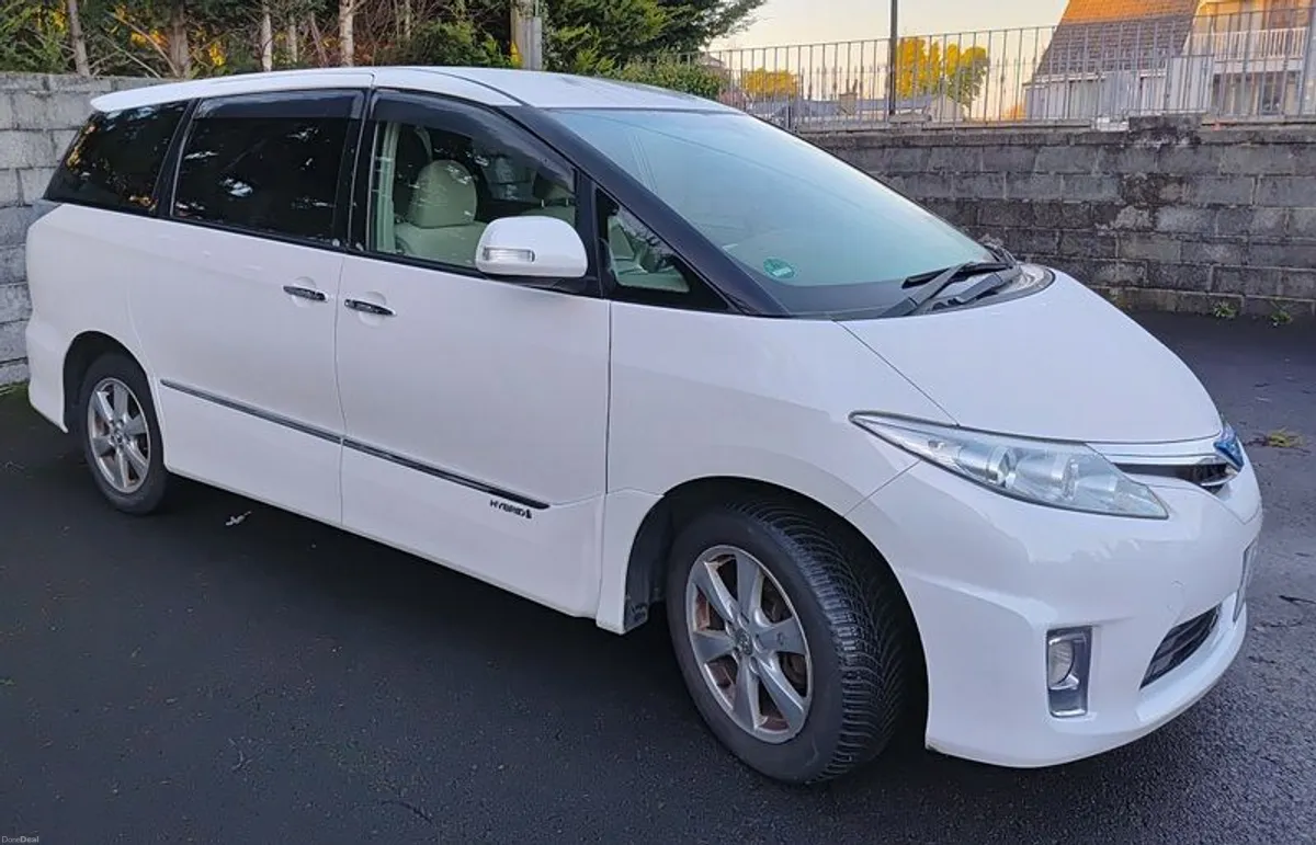 Toyota Estima - Image 1