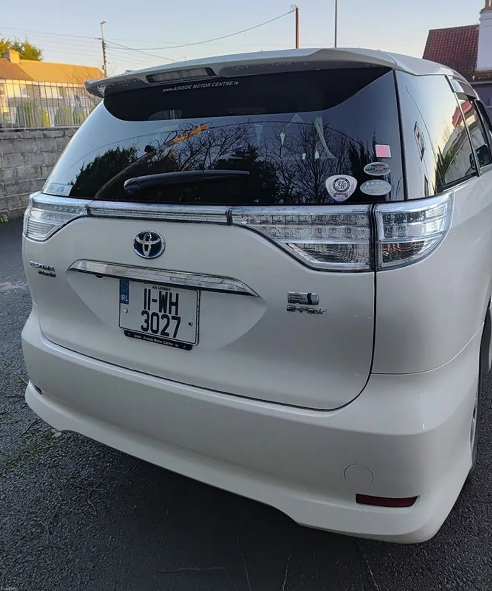 Toyota Estima - Image 2